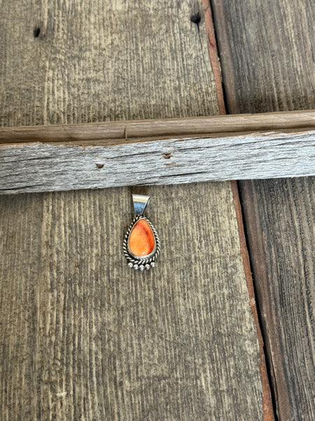 Single Stone Spiny Oyster Pendant